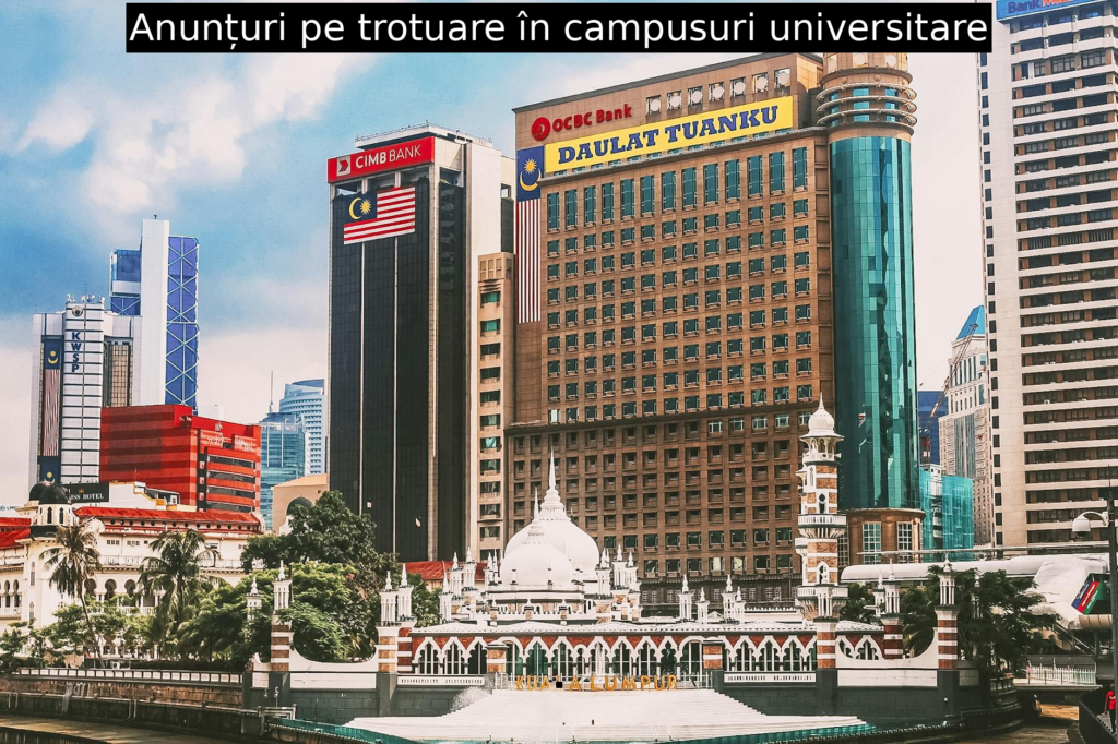 Anunțuri pe trotuare în campusuri universitare